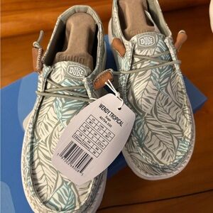 Women’s Hey Dude Wendy Tropical Loafers Color: Blue/Green/White Size: 7 NWT